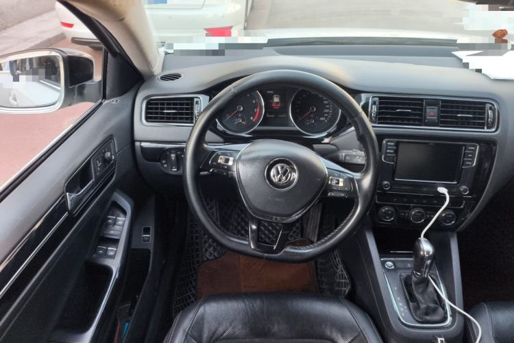 Used Volkswagen Sagitar 2018 280TSI DSG Luxury Model Steering Wheel