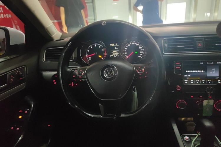 Used Volkswagen Sagitar 2018 1.6L Automatic Fashion Model Steering Wheel