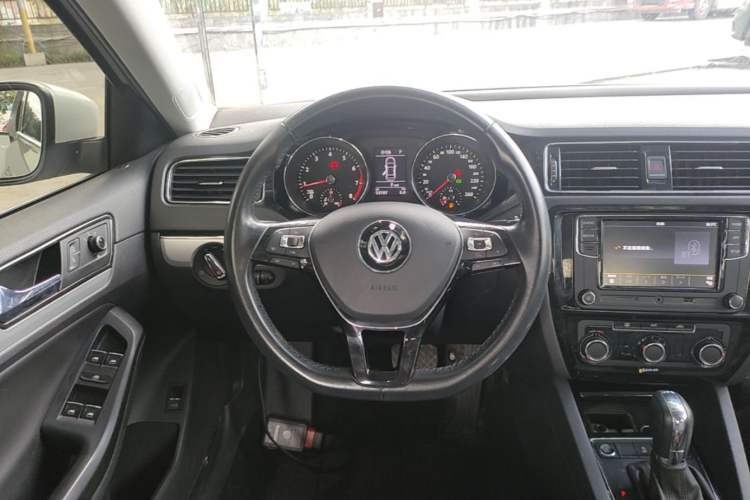 Used Volkswagen Sagitar 2018 280TSI DSG Ignite Edition Steering Wheel