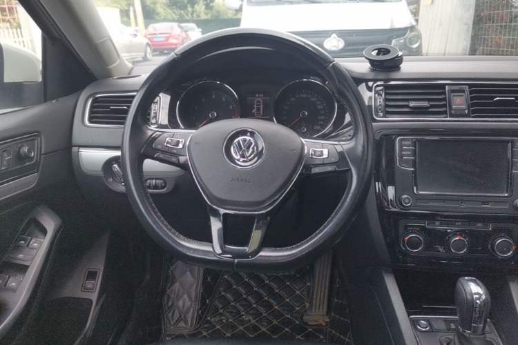 Used Volkswagen Sagitar 2018 280TSI DSG Ignite Edition Steering Wheel