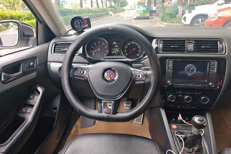 Used Volkswagen Sagitar 2018 1.6L Manual Comfort Model Steering Wheel