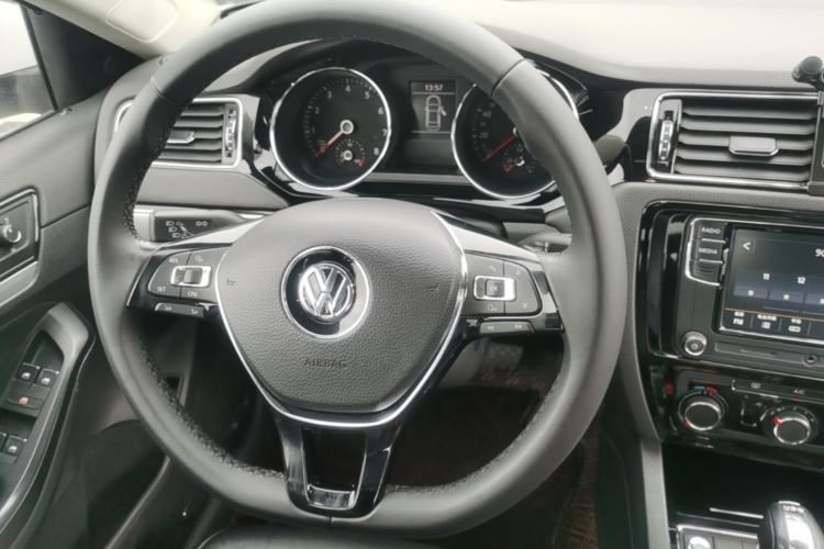 Used Volkswagen Sagitar 2018 280TSI DSG Ignite Edition Steering Wheel