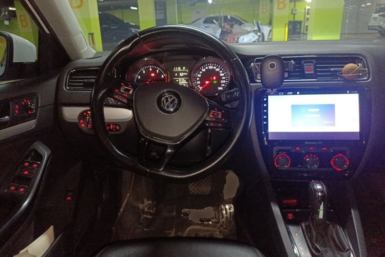 Used Volkswagen Sagitar 2018 1.6L Automatic Comfort Model Steering Wheel