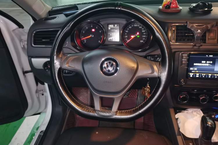 Used Volkswagen Sagitar 2018 1.6L Automatic Fashion Model Steering Wheel