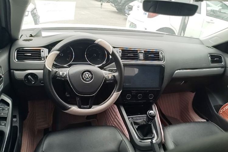 Used Volkswagen Sagitar 2018 1.6L Manual Comfort Model Steering Wheel
