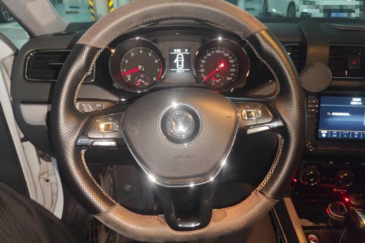 Used Volkswagen Sagitar 2018 180TSI DSG Prestige Edition Steering Wheel