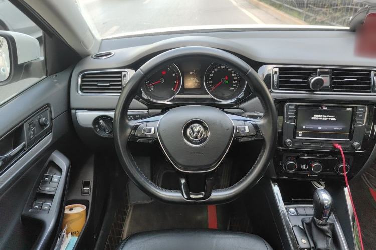 Used Volkswagen Sagitar 2018 1.6L Automatic Comfort Model Steering Wheel