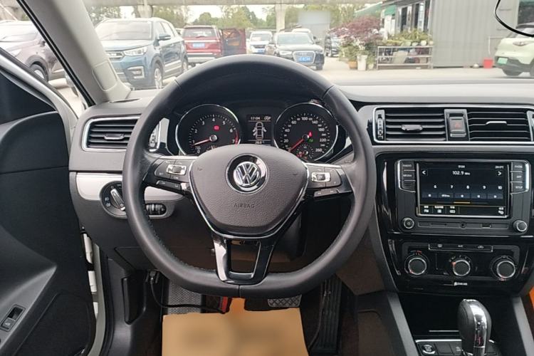 Used Volkswagen Sagitar 2018 280TSI DSG Comfort Model Steering Wheel