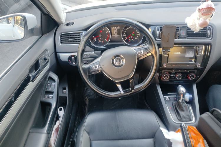 Used Volkswagen Sagitar 2018 180TSI DSG Prestige Edition Steering Wheel