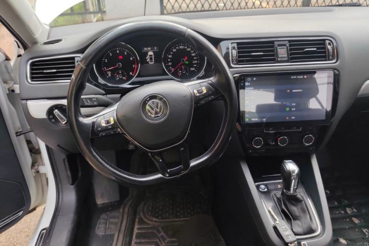 Used Volkswagen Sagitar 2018 280TSI DSG Comfort Model Steering Wheel