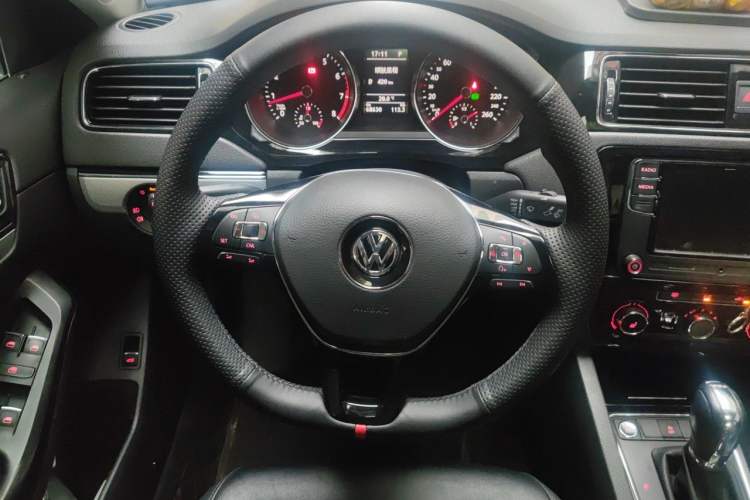 Used Volkswagen Sagitar 2018 180TSI DSG Prestige Edition Steering Wheel