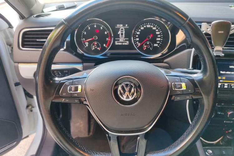 Used Volkswagen Sagitar 2018 280TSI DSG Ignite Edition Steering Wheel