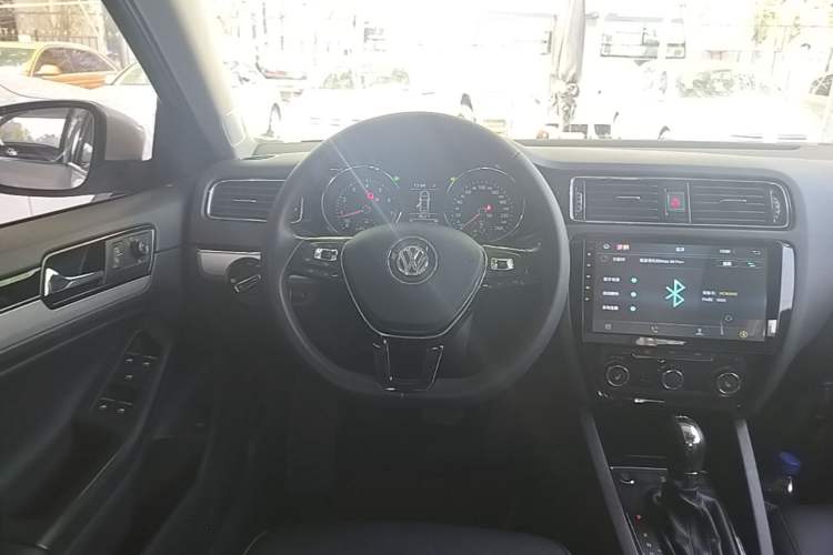 Used Volkswagen Sagitar 2018 180TSI DSG Prestige Edition Steering Wheel