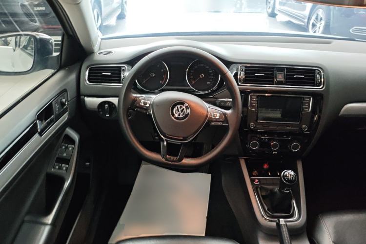 Used Volkswagen Sagitar 2018 1.6L Manual Comfort Model Steering Wheel