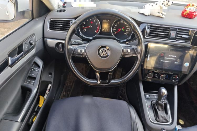 Used Volkswagen Sagitar 2018 1.6L Automatic Comfort Model Steering Wheel