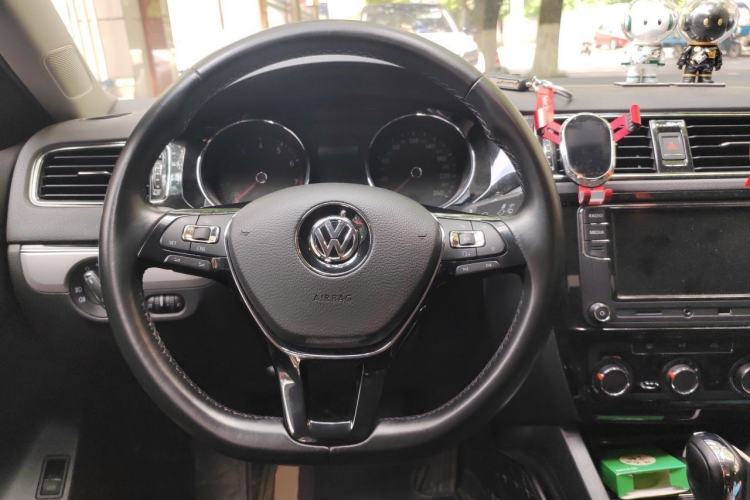 Used Volkswagen Sagitar 2018 1.6L Automatic Comfort Model Steering Wheel