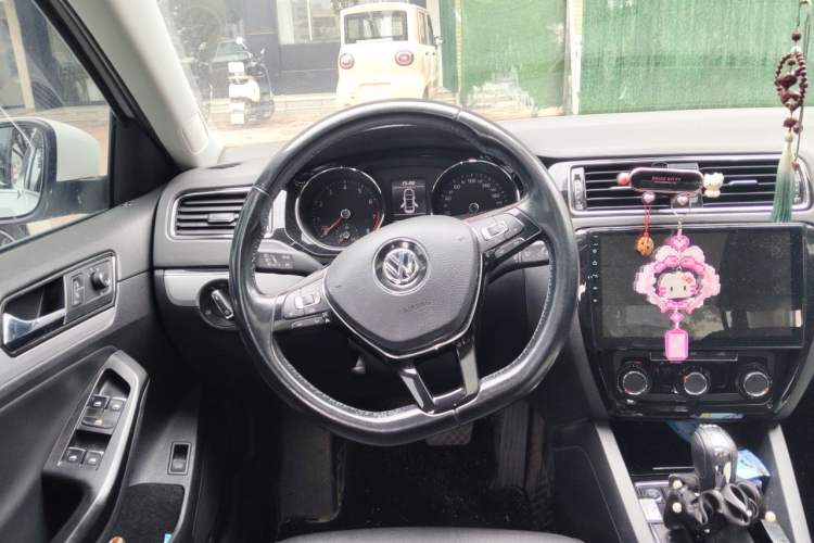 Used Volkswagen Sagitar 2018 280TSI DSG Ignite Edition Steering Wheel