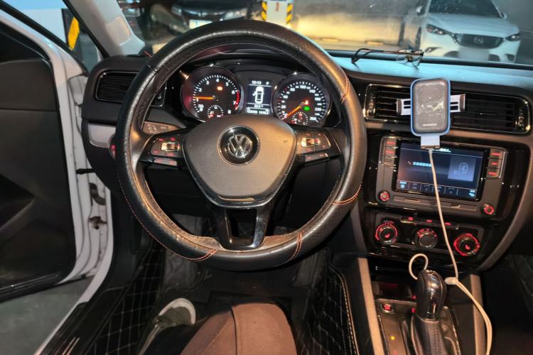 Used Volkswagen Sagitar 2018 180TSI DSG Prestige Edition Steering Wheel