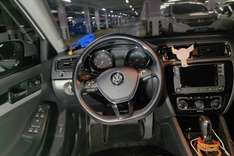 Used Volkswagen Sagitar 2018 1.6L Automatic Comfort Model Steering Wheel