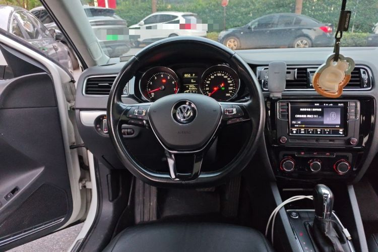 Used Volkswagen Sagitar 2018 1.6L Automatic Comfort Model Steering Wheel