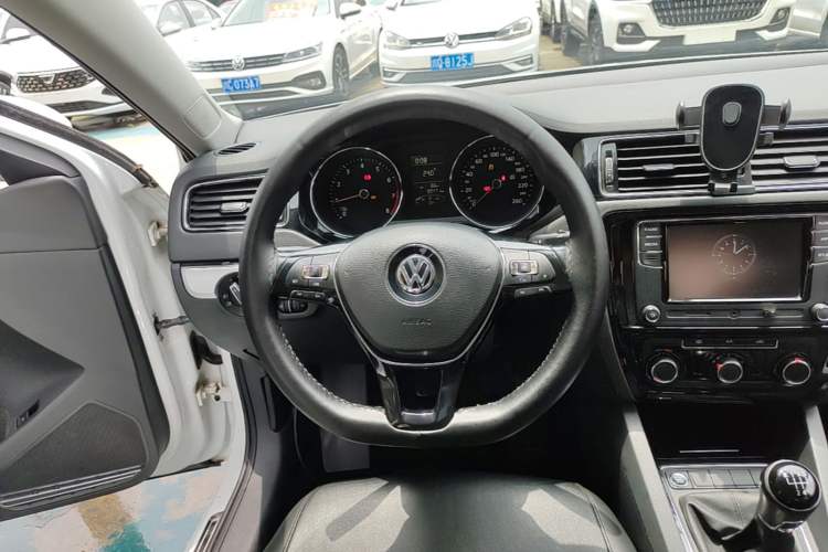 Used Volkswagen Sagitar 2018 1.6L Manual Comfort Model Steering Wheel