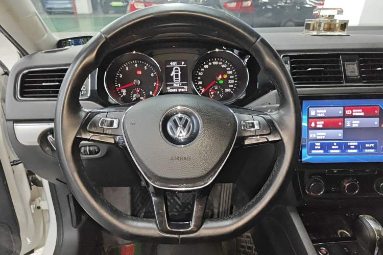 Used Volkswagen Sagitar 2018 280TSI DSG Ignite Edition Steering Wheel
