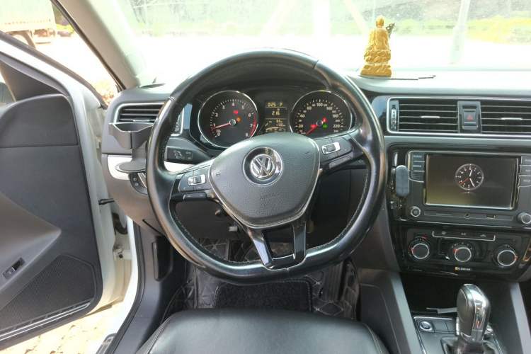 Used Volkswagen Sagitar 2018 1.6L Automatic Comfort Model Steering Wheel