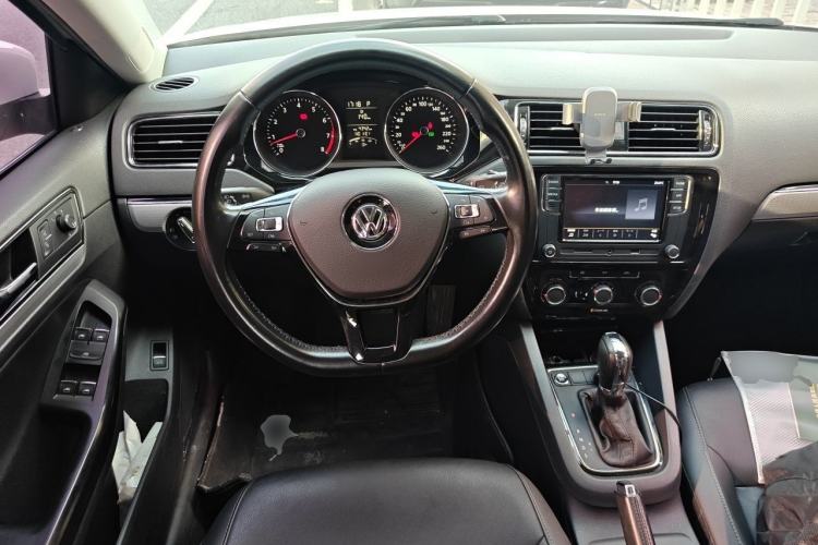 Used Volkswagen Sagitar 2018 1.6L Automatic Comfort Model Steering Wheel