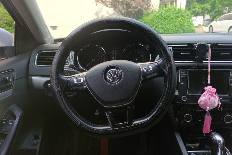 Used Volkswagen Sagitar 2018 280TSI DSG Comfort Model Steering Wheel