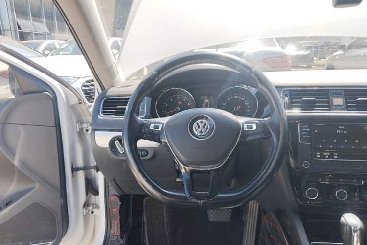 Used Volkswagen Sagitar 2018 280TSI DSG Ignite Edition Steering Wheel
