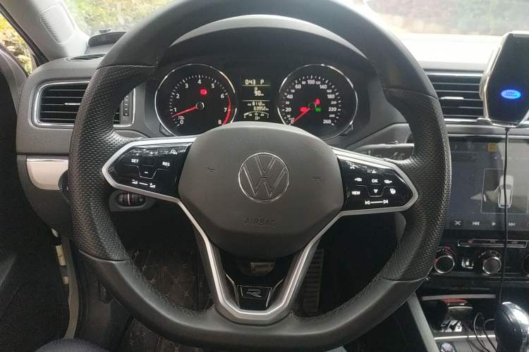 Used Volkswagen Sagitar 2018 1.6L Automatic Fashion Model Steering Wheel