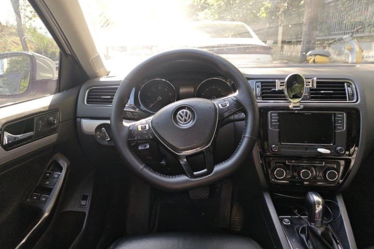 Used Volkswagen Sagitar 2018 1.6L Automatic Comfort Model Steering Wheel