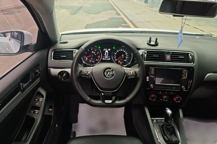 Used Volkswagen Sagitar 2018 280TSI DSG Comfort Model Steering Wheel