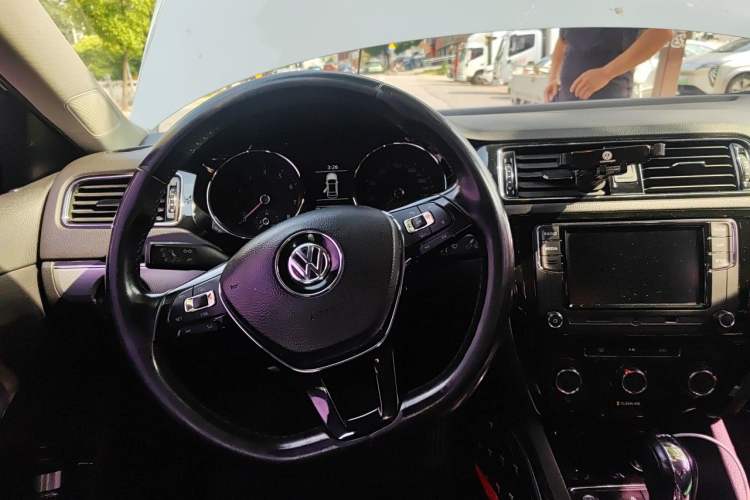 Used Volkswagen Sagitar 2018 280TSI DSG Comfort Model Steering Wheel