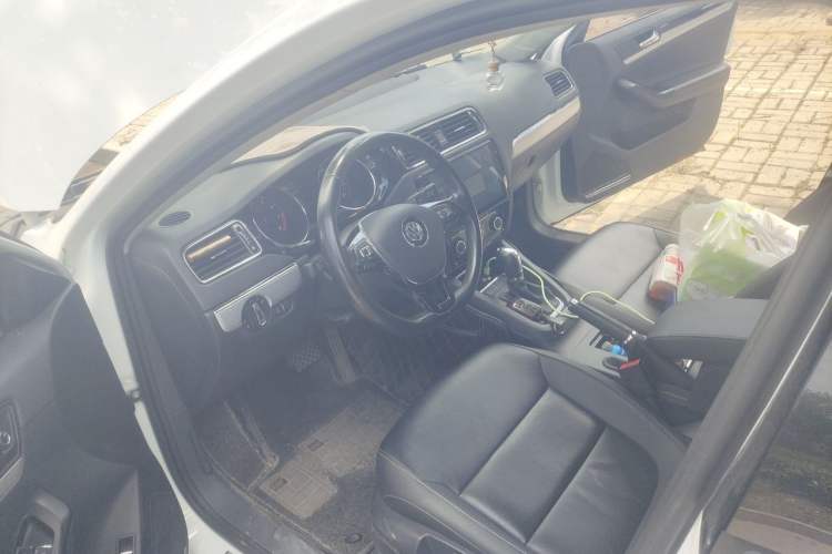 Used Volkswagen Sagitar 2018 1.6L Automatic Comfort Model Steering Wheel