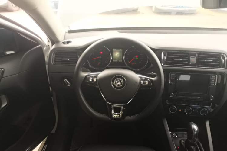 Used Volkswagen Sagitar 2018 280TSI DSG Luxury Model Steering Wheel