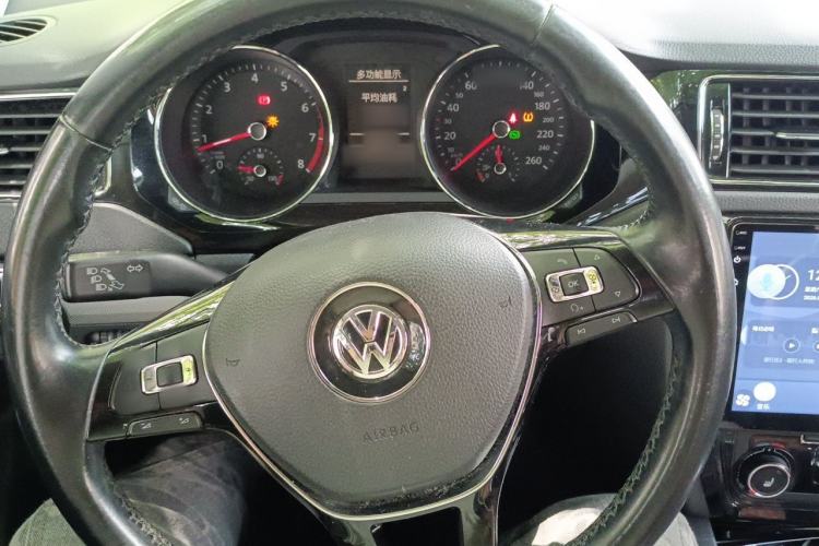 Used Volkswagen Sagitar 2018 180TSI DSG Prestige Edition Steering Wheel