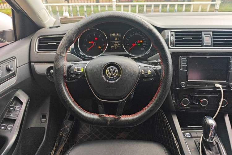 Used Volkswagen Sagitar 2018 1.6L Automatic Comfort Model Steering Wheel