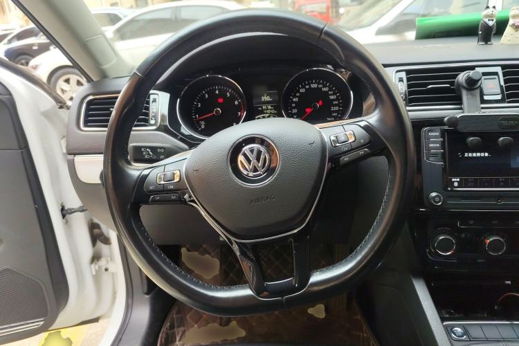 Used Volkswagen Sagitar 2018 1.6L Manual Comfort Model Steering Wheel