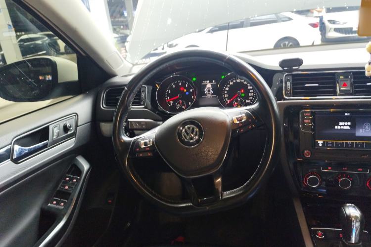 Used Volkswagen Sagitar 2018 280TSI DSG Ignite Edition Steering Wheel