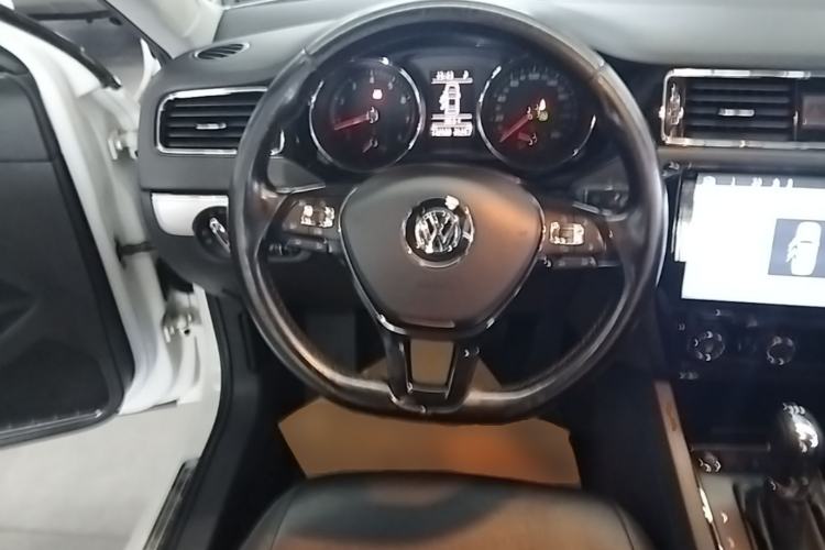Used Volkswagen Sagitar 2018 180TSI DSG Prestige Edition Steering Wheel