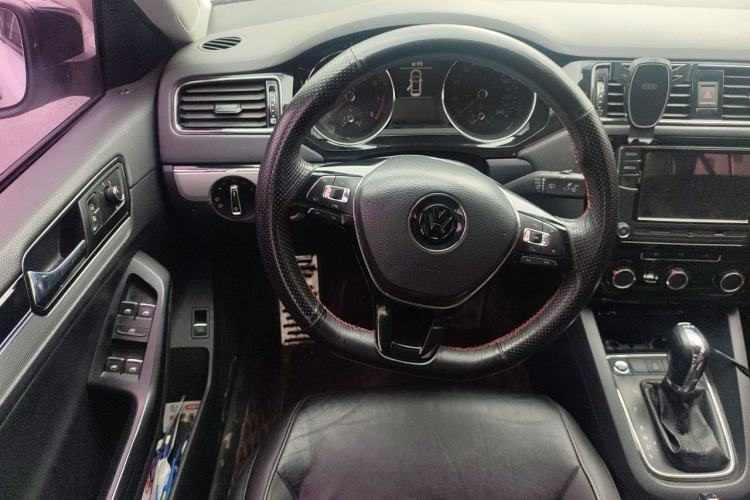Used Volkswagen Sagitar 2018 280TSI DSG Ignite Edition Steering Wheel