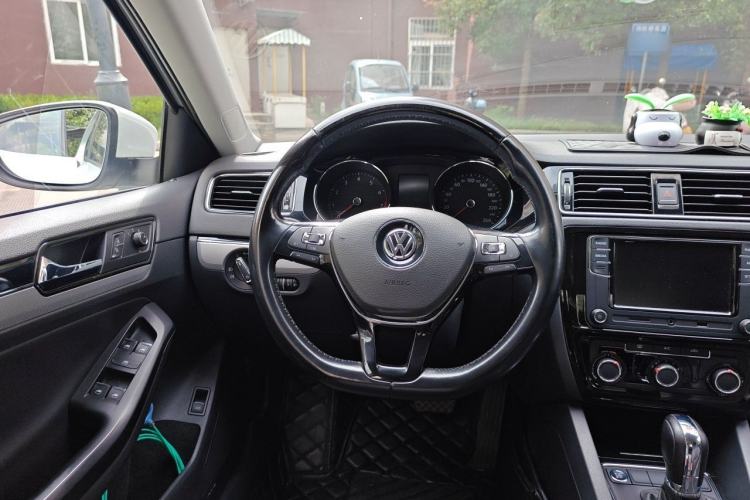 Used Volkswagen Sagitar 2018 1.6L Automatic Comfort Model Steering Wheel