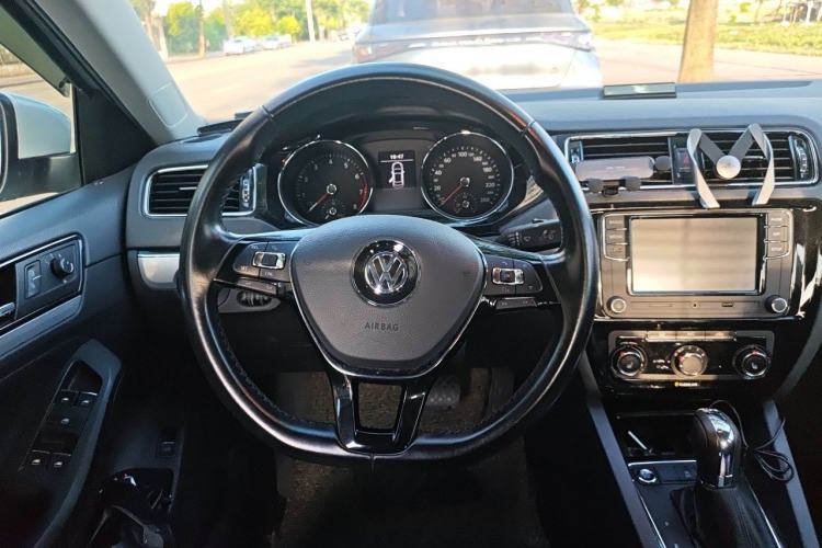 Used Volkswagen Sagitar 2018 180TSI DSG Prestige Edition Steering Wheel