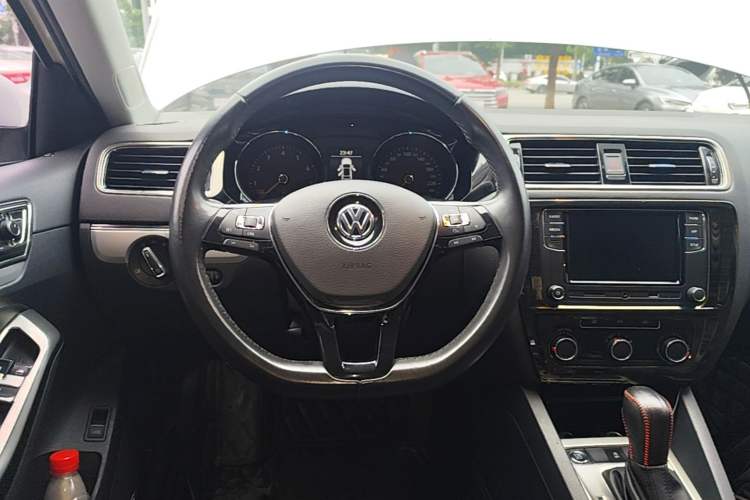 Used Volkswagen Sagitar 2018 280TSI DSG Ignite Edition Steering Wheel