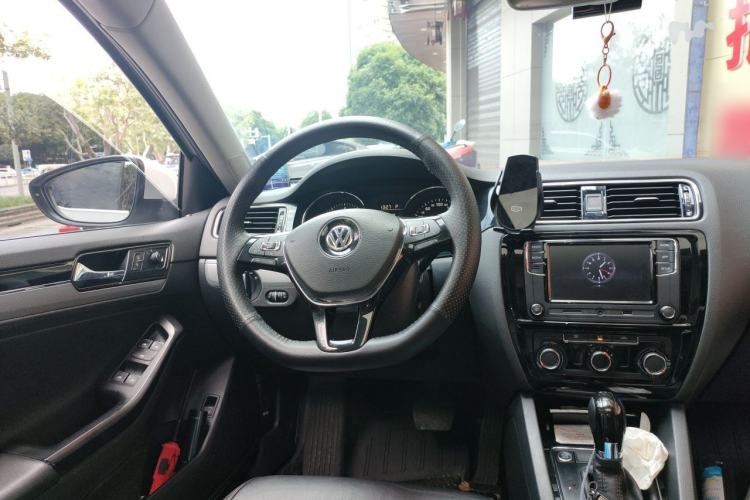 Used Volkswagen Sagitar 2018 1.6L Automatic Comfort Model Steering Wheel