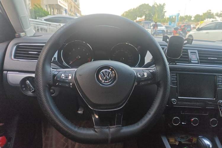 Used Volkswagen Sagitar 2018 1.6L Automatic Comfort Model Steering Wheel