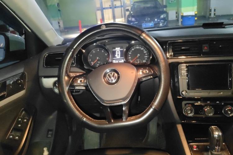 Used Volkswagen Sagitar 2018 180TSI DSG Prestige Edition Steering Wheel
