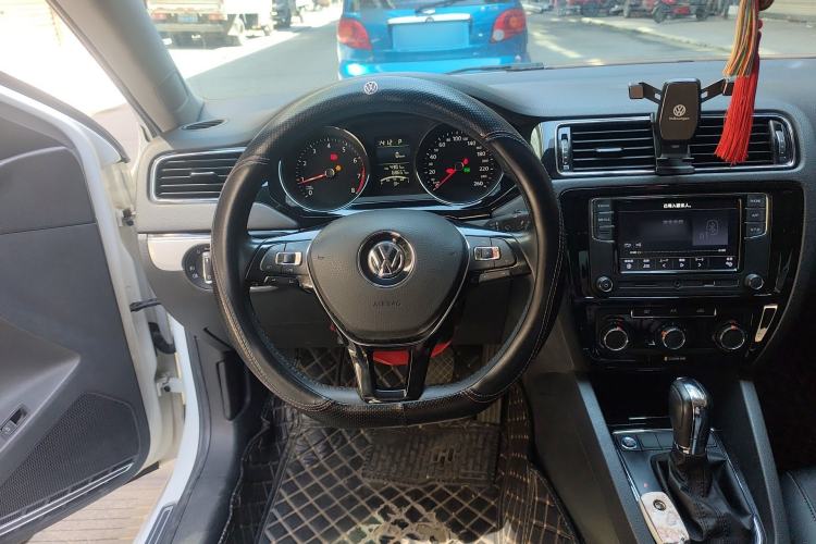 Used Volkswagen Sagitar 2018 1.6L Automatic Comfort Model Steering Wheel