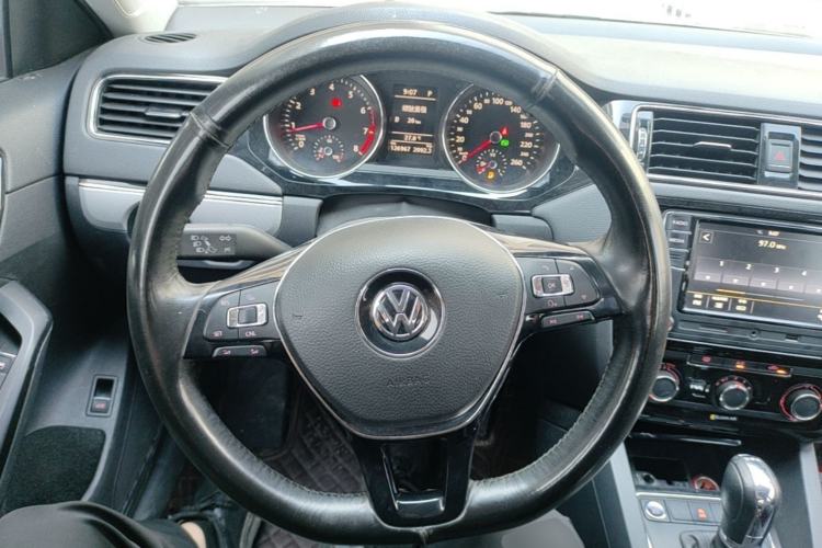 Used Volkswagen Sagitar 2018 280TSI DSG Ignite Edition Steering Wheel